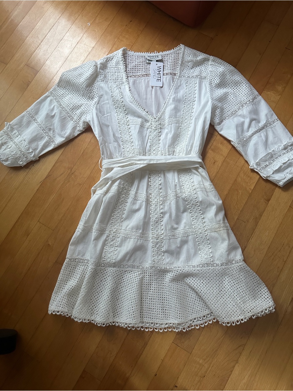White Sand NWT Sz L White Eyelet V-Neck Belted Dress